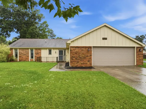 2127 Skyhawk Dr, Fort Wayne, IN 46815