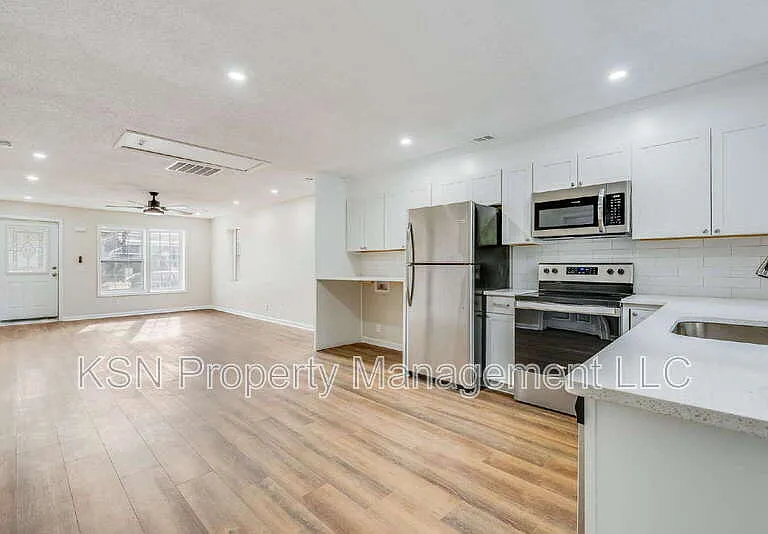 2032 Eppinger St — Photo 7