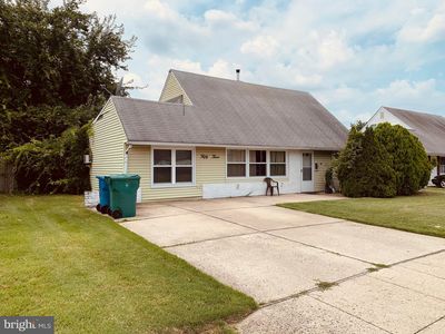 53 Indigo Rd, Levittown, PA, 19057