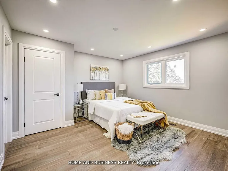 470 Louis Dr #UPPER — Photo 11