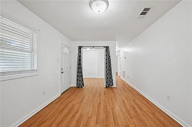 2 bed, 1.0 bath, 910 sqft, $1,100 — Photo 2