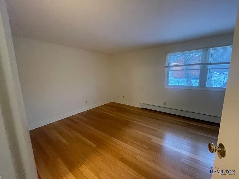 2024-2032 Spring St — Photo 9