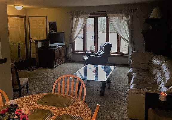 OPEN BRIGHT LIVING ROOM