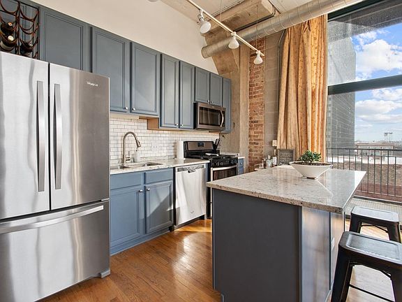 5th image of 221 E Cullerton St APT 501
