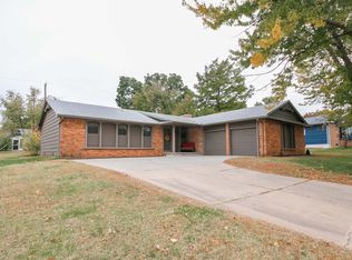 955 E Wedgewood Dr, Derby, KS 67037