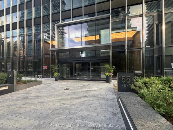 55 Charles St E #Townhouse 10, Toronto, ON M4Y 0J1