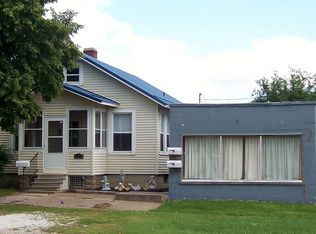 131 S Adams St, Carthage, IL 62321