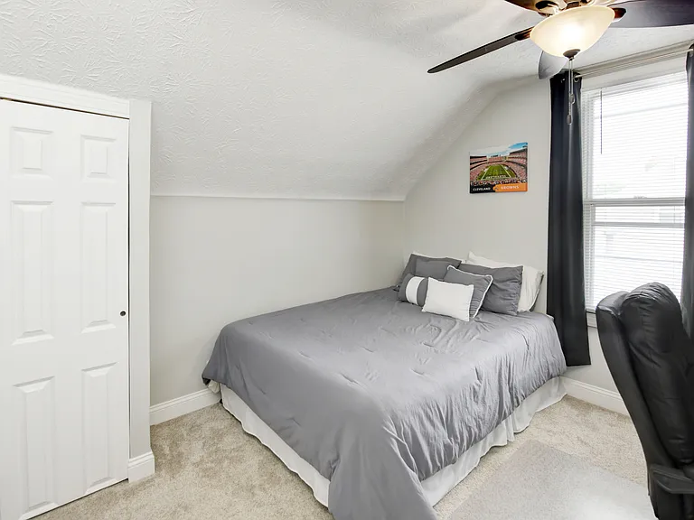 Bedroom 3 with Queen Bed