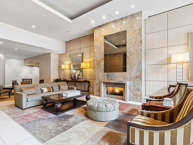 1 Miranova Pl #1840 — Photo 37