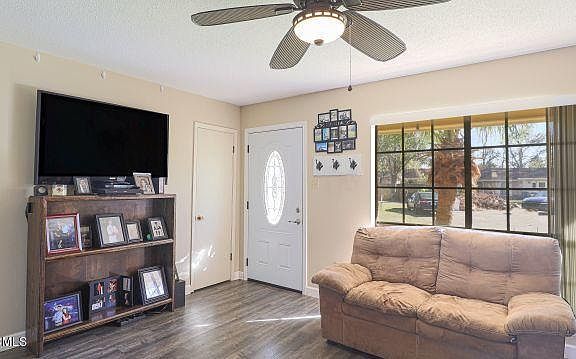 3rd image of 436 Boxwood Ct