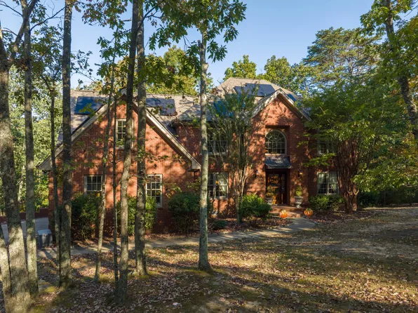 3 Clifftop Ln, Chattanooga, TN 37419