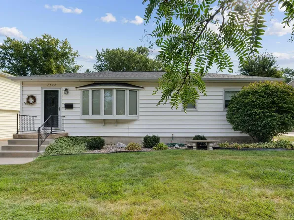 2422 Russell Dr, Cedar Falls, IA 50613