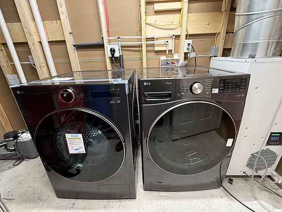 5th image of 2 Woods End Rd