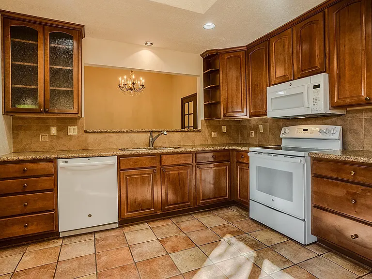 10405 Camino Del Oso NE — Photo 13