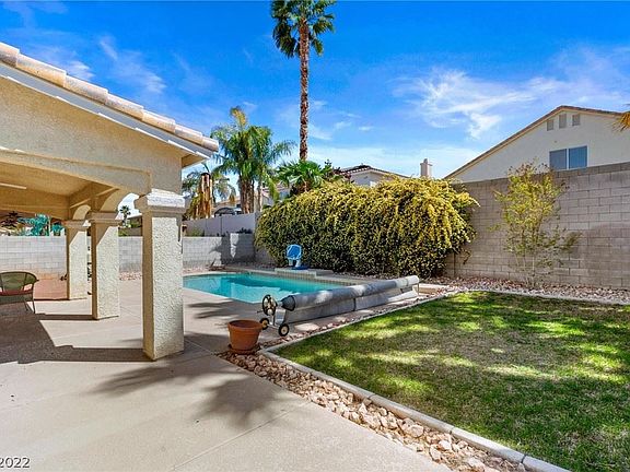 3rd image of 1701 Starlight Canyon Ave