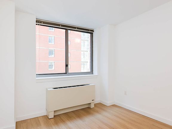 5th image of 400 W 37th St APT 6V