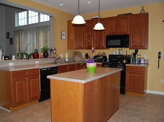958 lawrence way: kitchen