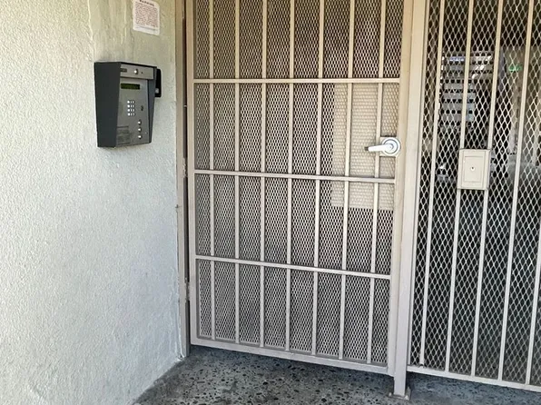 Memorial Apartments, 2691 Pasadena Ave APT 14, Long Beach, CA 90806