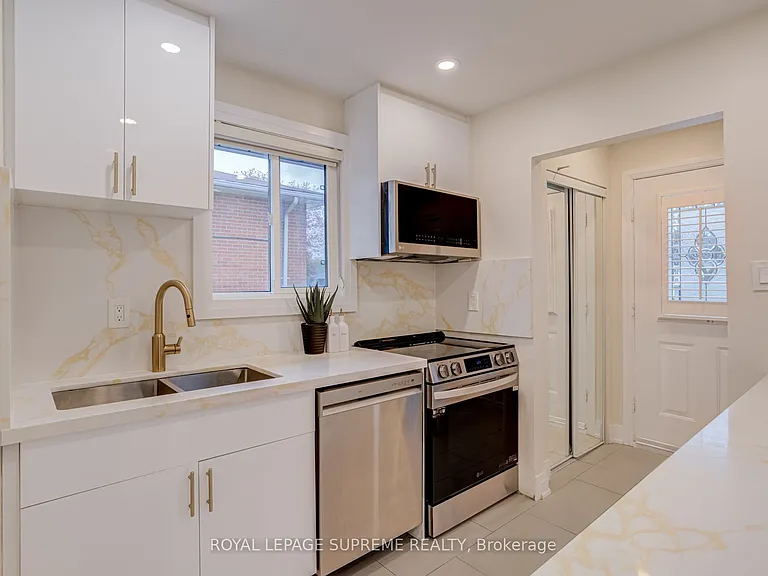 143 Voltarie Cres #UPPER — Photo 11
