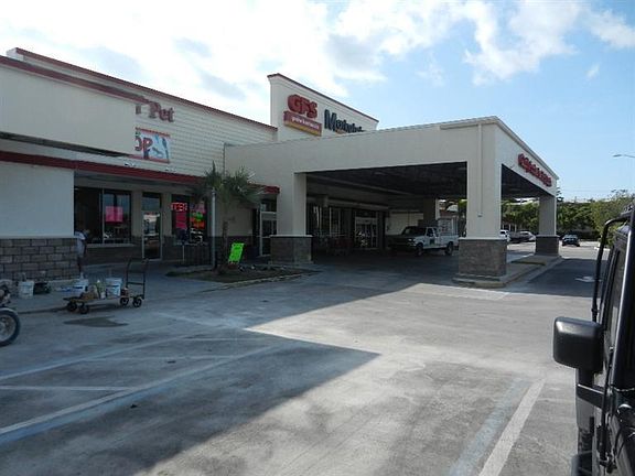 2nd image of 2508 N Roosevelt Blvd