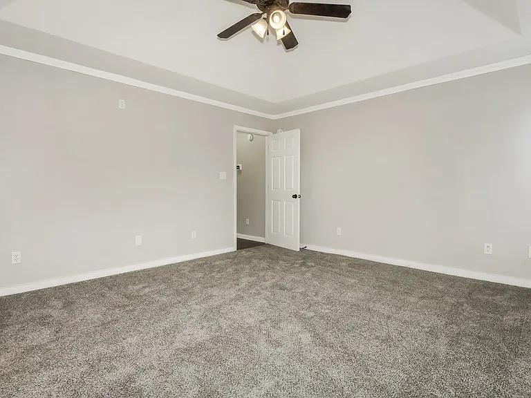 2948 Mount Pleasant Rd S — Photo 9