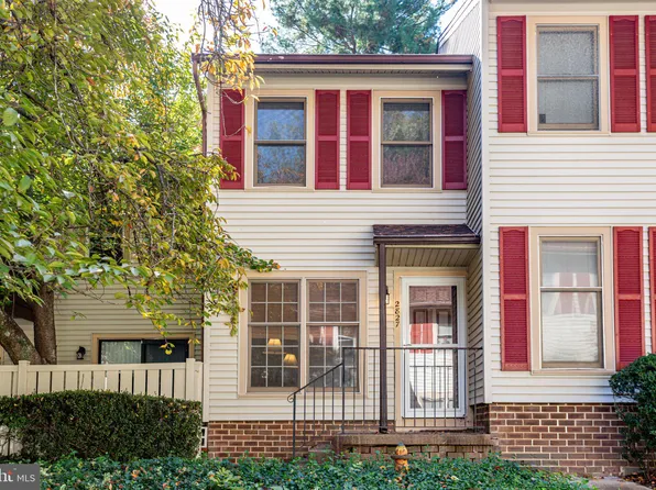 2827 Chablis Cir, Woodbridge, VA 22192