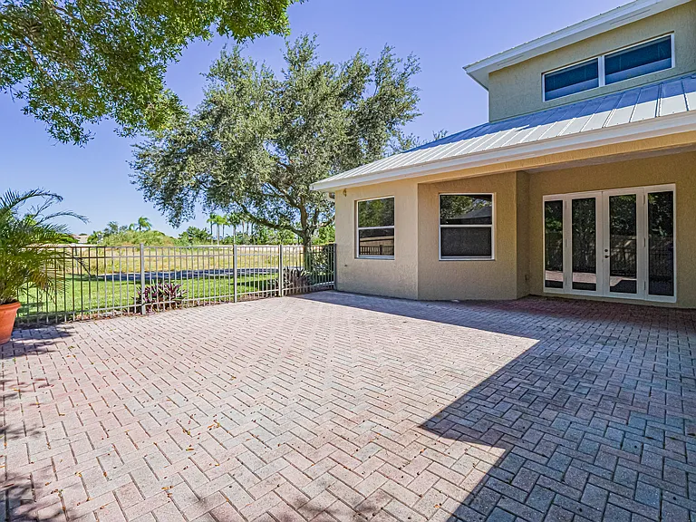 1965 Bridgepointe Cir #84 — Photo 36