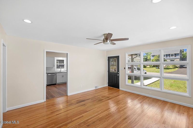 3rd image of 7 Delafield Drive