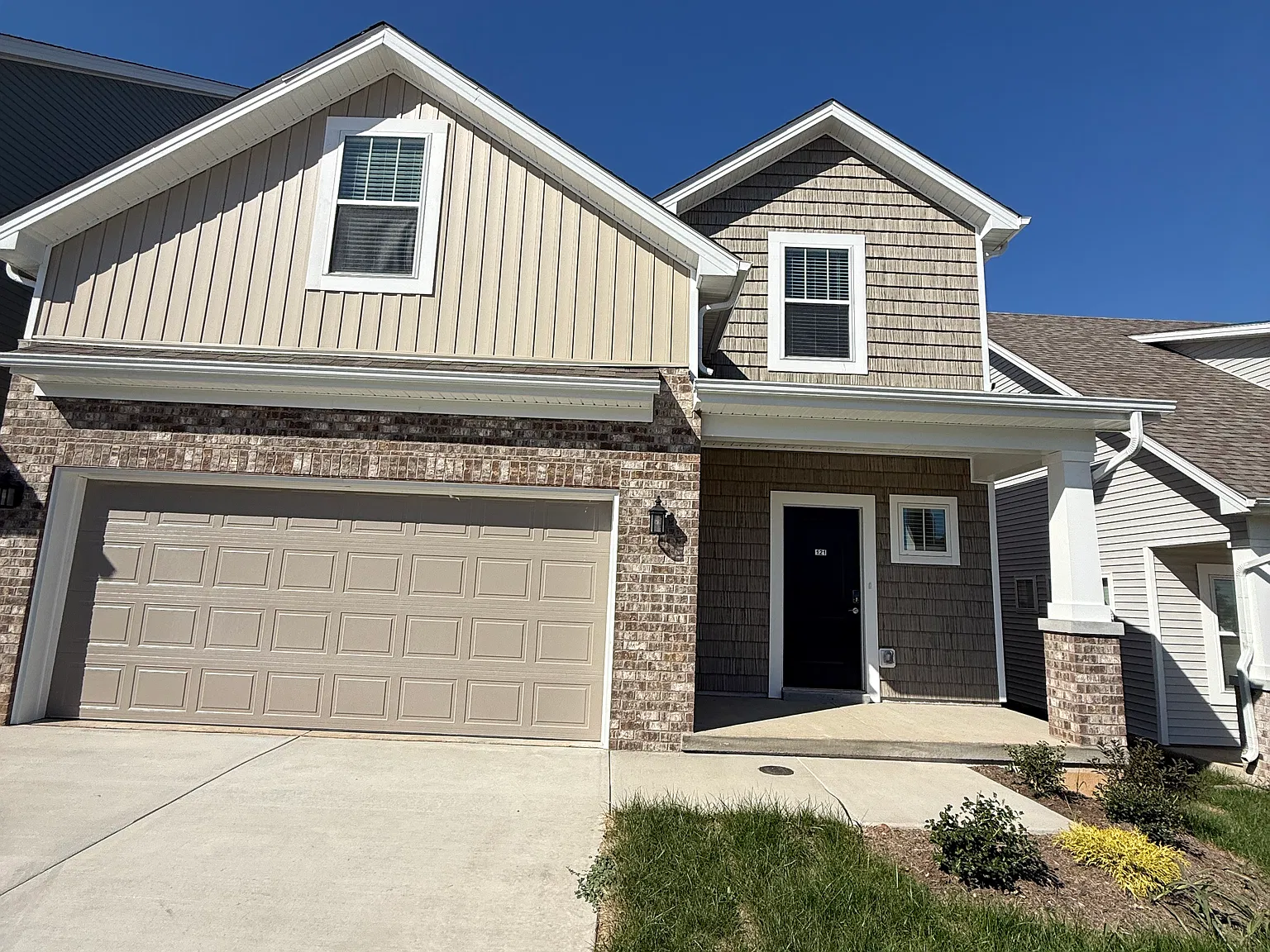 3 bed, 2.5 bath, 100 sqft, $2,595 — Photo 1