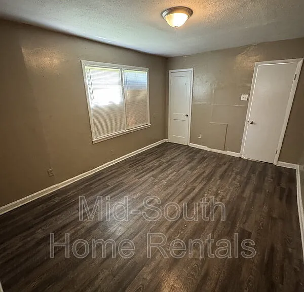 1604 Echles St — Photo 9