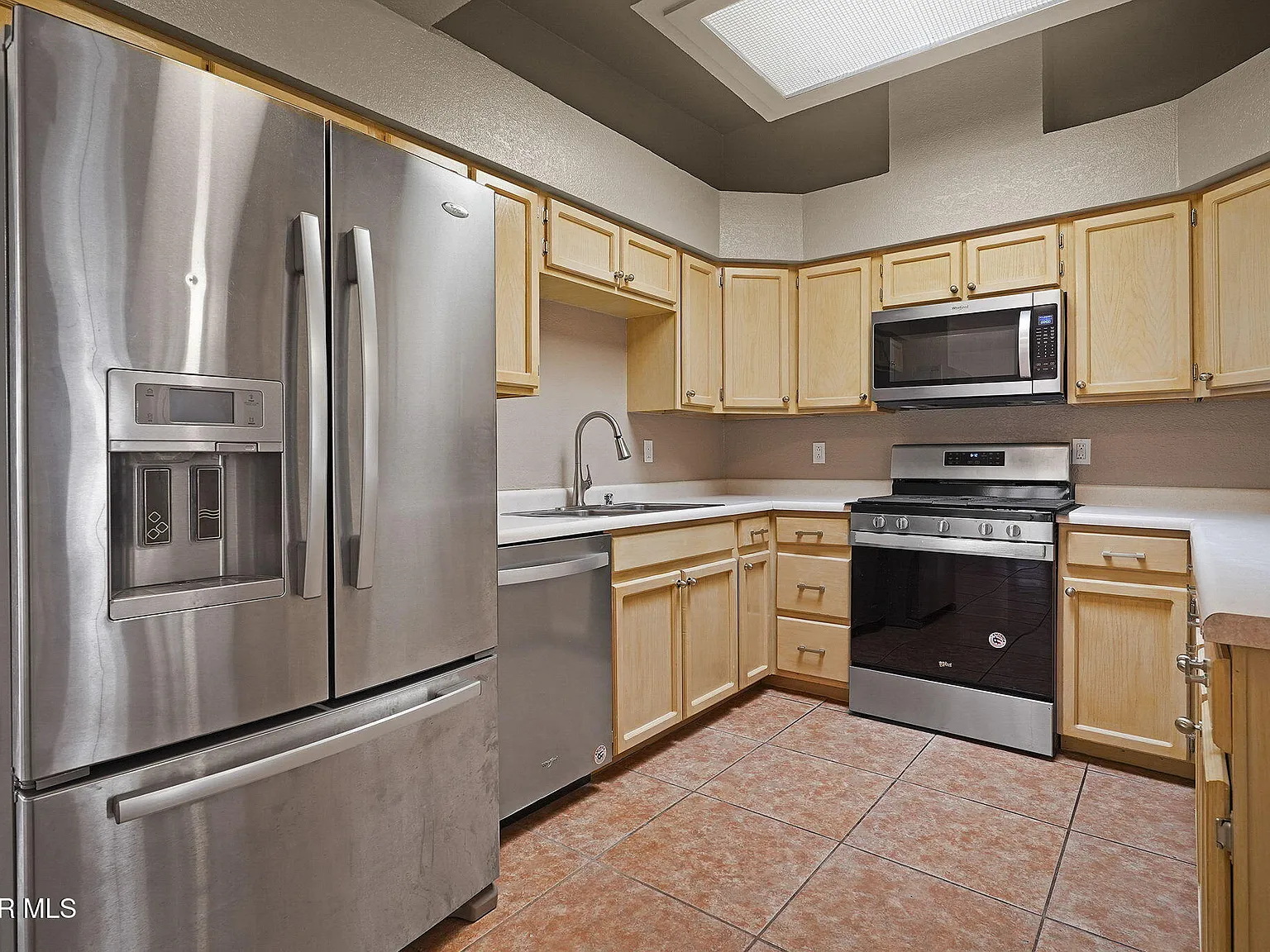 2 bed, 2.0 bath, 1367 sqft, $1,750 — Photo 4