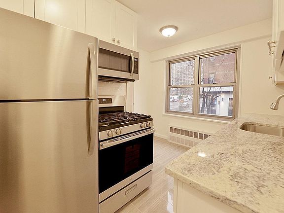 3rd image of 1325 1st Ave #B209