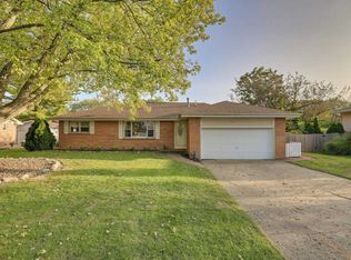 2407 John Dr, Urbana, IL 61802