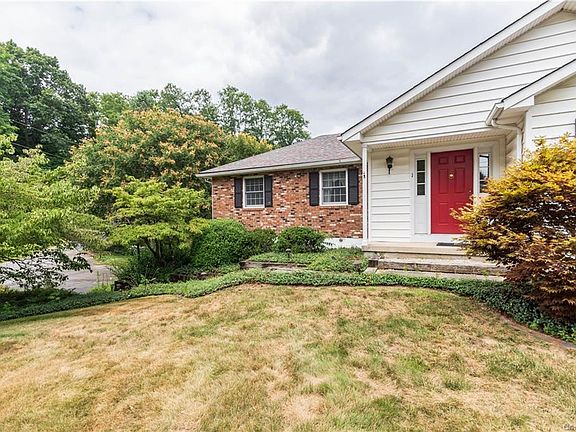 3rd image of 1 Bartlett Ln