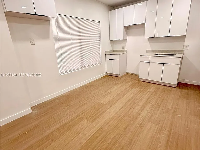 125 SW 19th Ave #2 — Photo 3