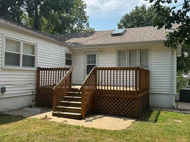 1041 E Linwood Ter — Photo 14