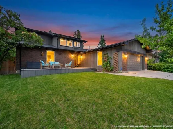 127 E Pump Hill Cres SW, Calgary, AB T2V 4L9