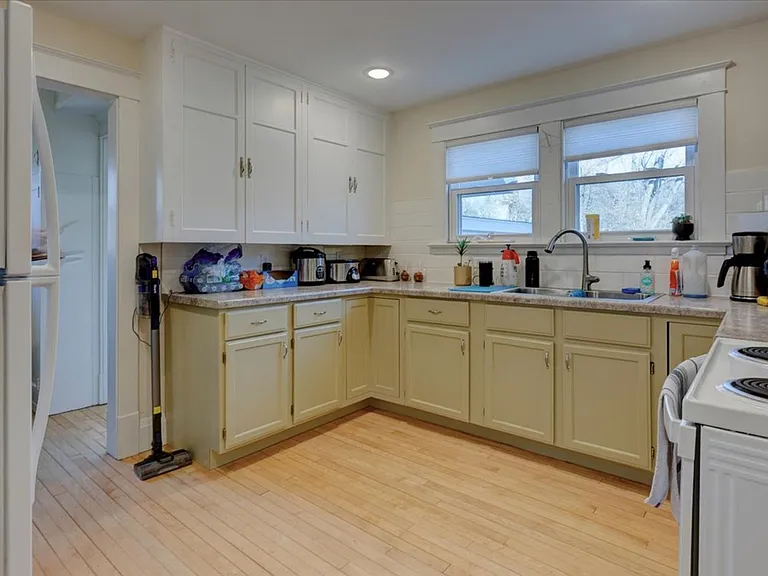 2115 3rd St E — Photo 3