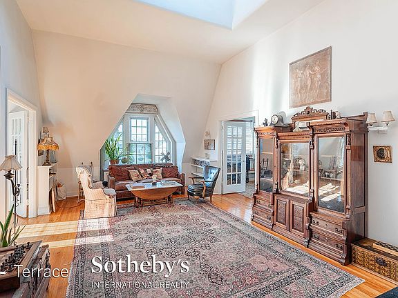 2nd image of 4 Dartmouth St APT 512