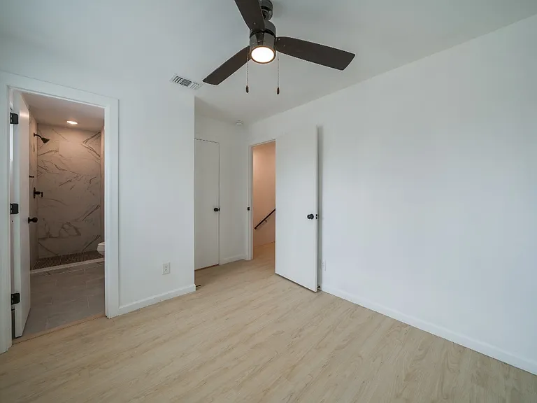 1005 Essex St #202 — Photo 9
