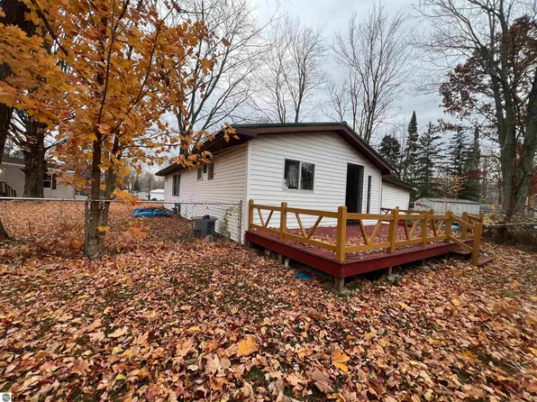 303 Arbutus Ave, Cadillac, MI 49601