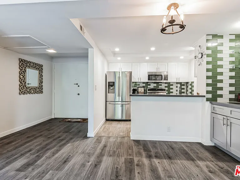 10535 Wilshire Blvd #404 — Photo 12