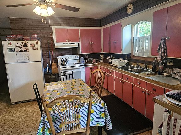 5th image of 54 Irwin Street