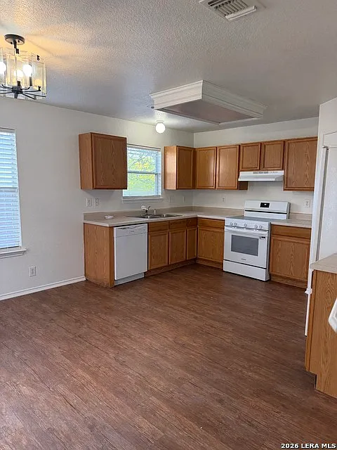 3 bed, 2.5 bath, 1599 sqft, $1,850 — Photo 2