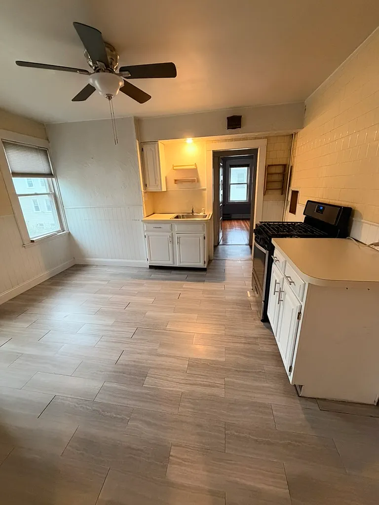 2 bed, 850 sqft, $2,000 — Photo 3
