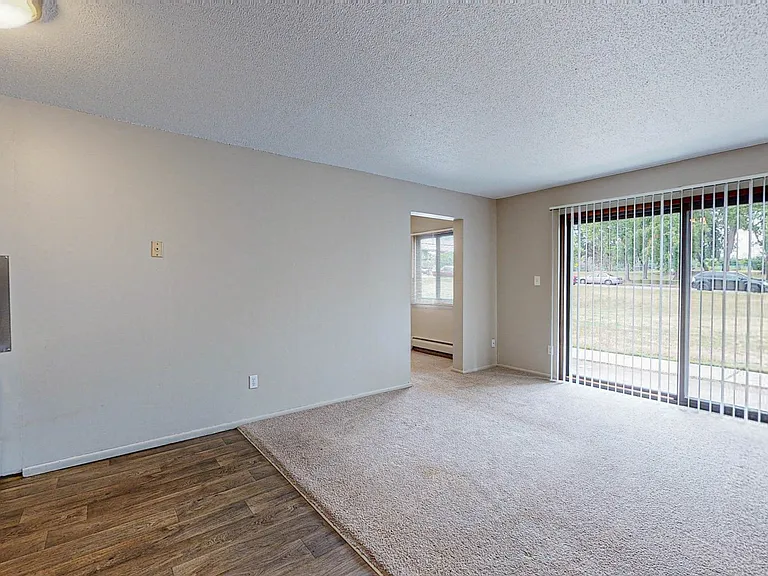 Oakdale Apartments — Photo 31
