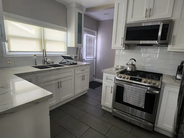 406 E Buckthorn St, Inglewood, CA 90301