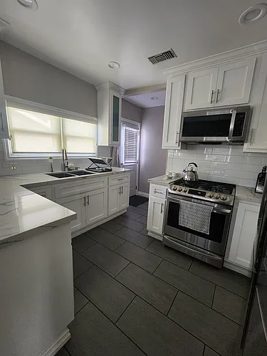 406 E Buckthorn St Photo 1