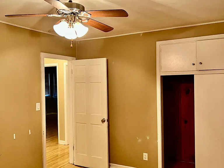 1041 E Linwood Ter — Photo 8