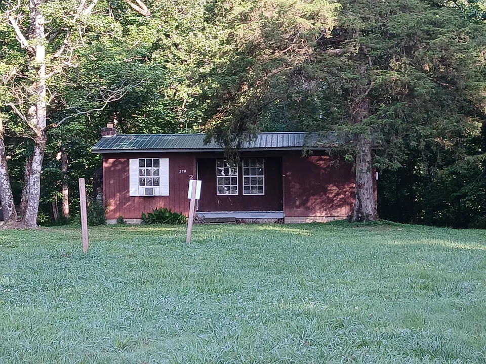 290 Cedar Springs Rd SE